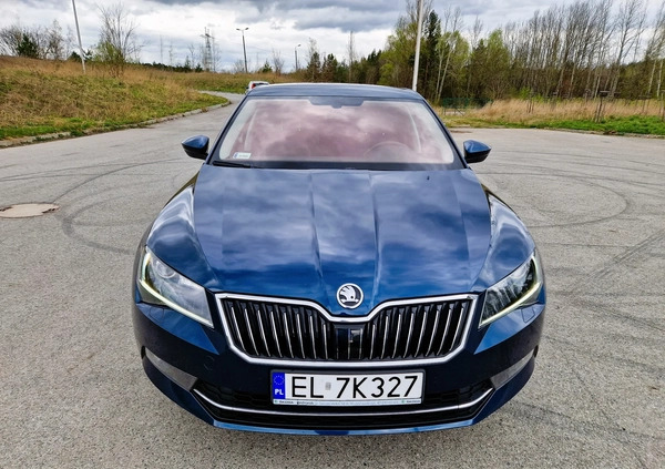 Skoda Superb cena 79900 przebieg: 106000, rok produkcji 2018 z Kielce małe 79